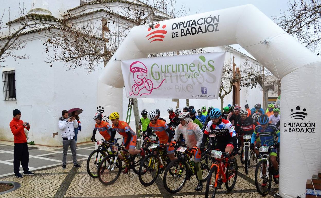 Instante de la salida de la V Ruta Gurumelos BTT