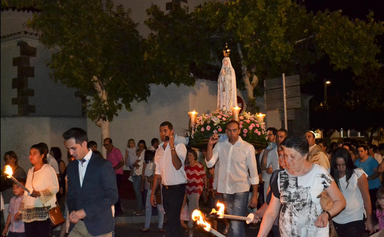 Regreso de la imagen a su ermita tras la misa en su honor en octubre de 2019.