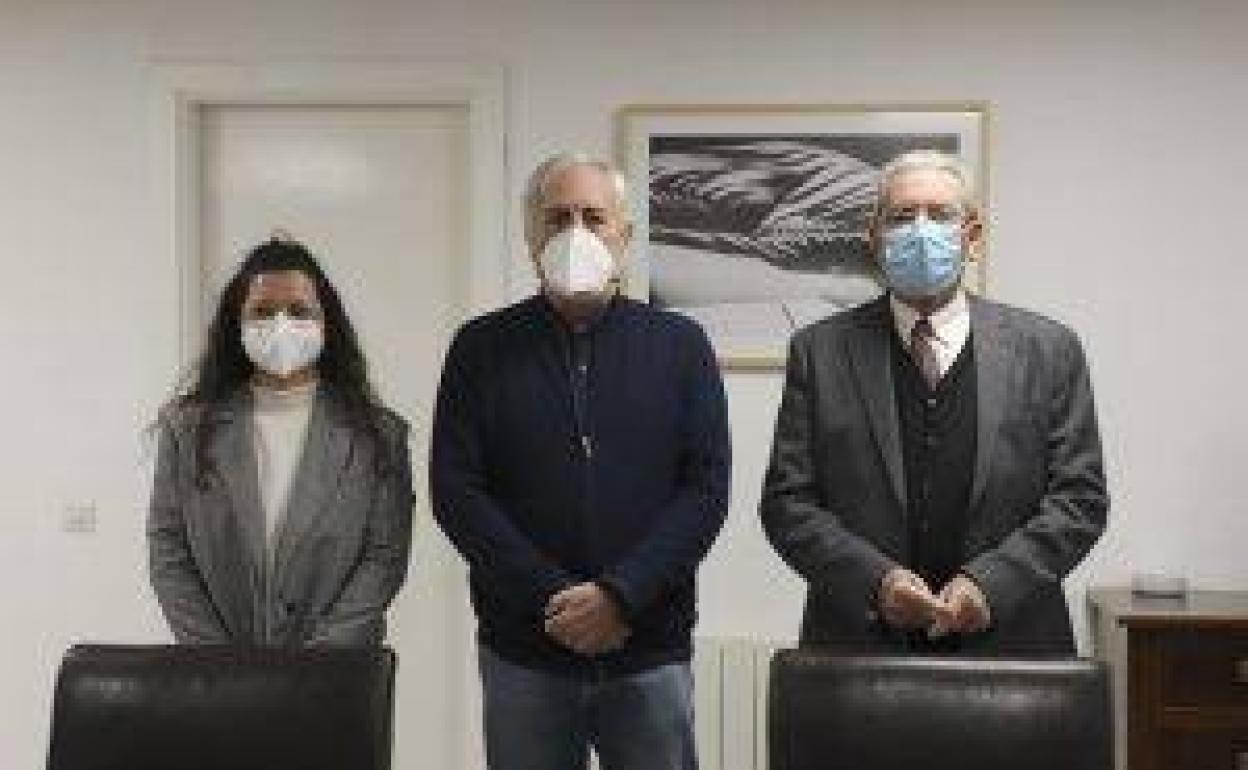 Momento de la firma del convenio de colaboración.