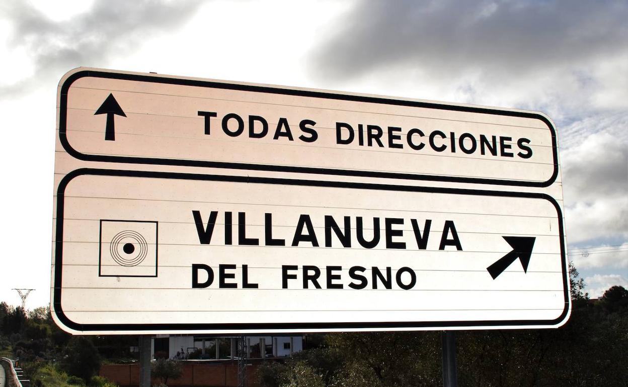 Cartel indicador de entraaa a la población.