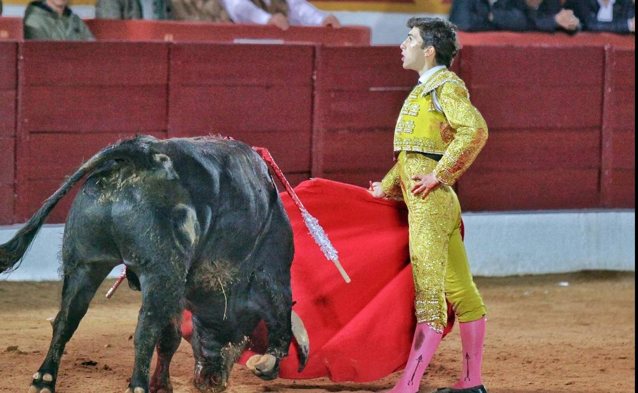 Manuel Perera en plena faena. .