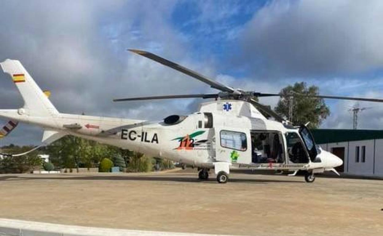 El helicóptero tomó tierra en el helipuerto local.