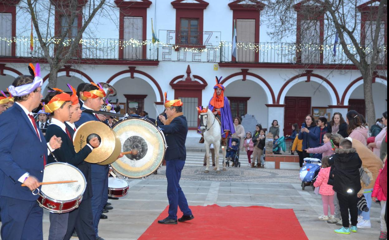 Llegada del heraldo Real a la plaza de España en 2020.
