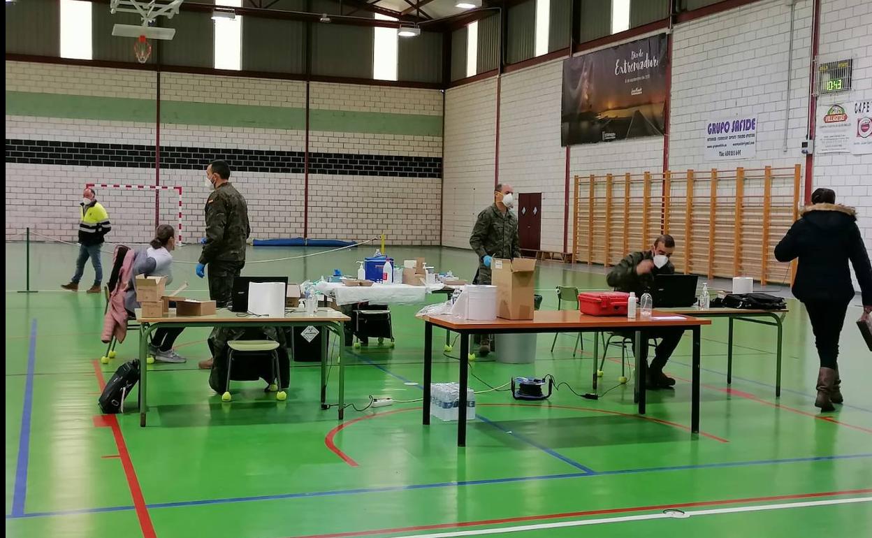 Más de 500 vecinos de Valencia y Villanueva han recibido la tercera dosis