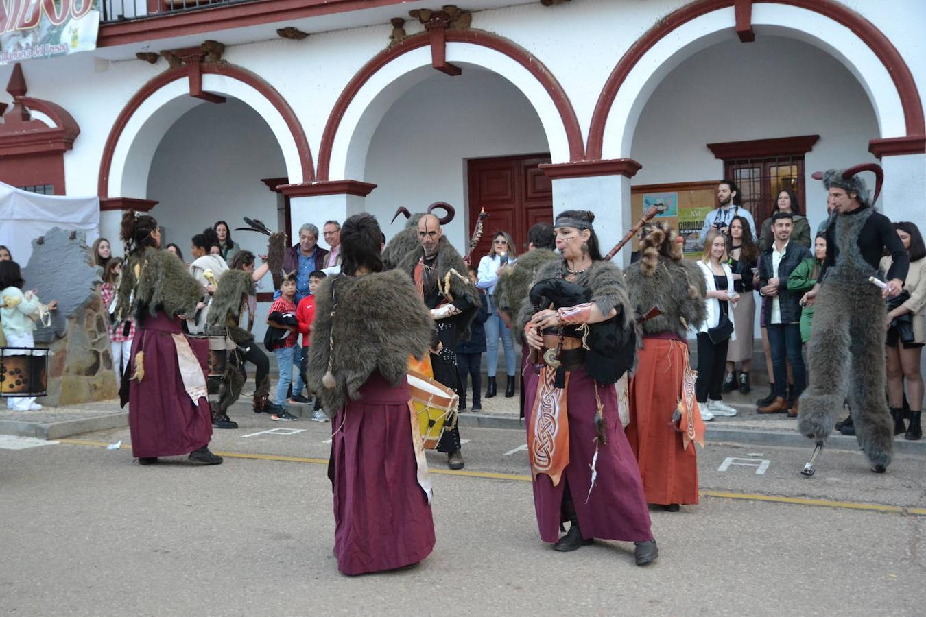 Animación de calle a cargo de la compañia Tupá Percusión Teatral.