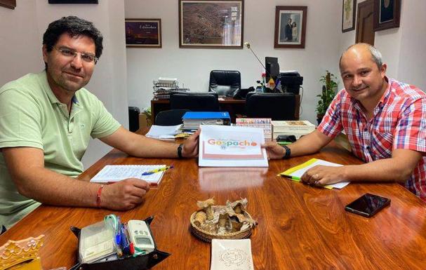 Firma del acuerdo de colabroación del Festival Ibérico del gazpacho.