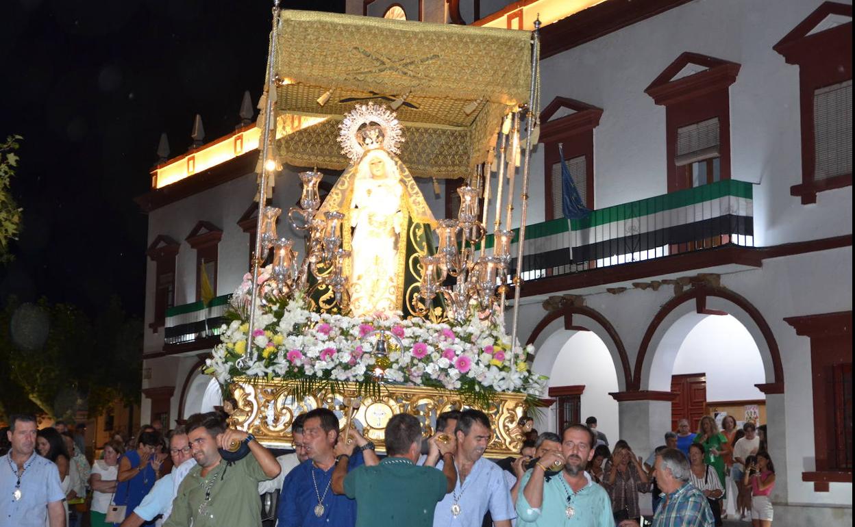 Una tormenta dejó a la Virgen de la Soledad sin procesión
