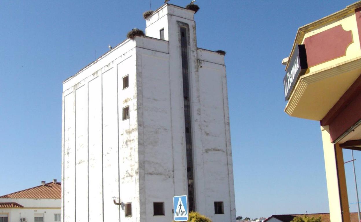 Sale a licitación el servicio de las labores de pintura del edificio del Silo
