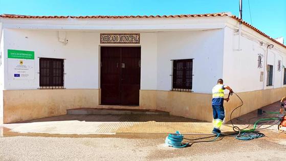 El Ayuntamiento oferta un puesto de limpiador de edificios municipales para el Mercado de Abastos