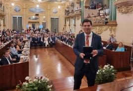 Ramón Díaz Farias en su toma de posesión como Diputado Provincial.