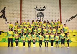 Uno de los equipos de voleibol de Villanueva del Fresno.