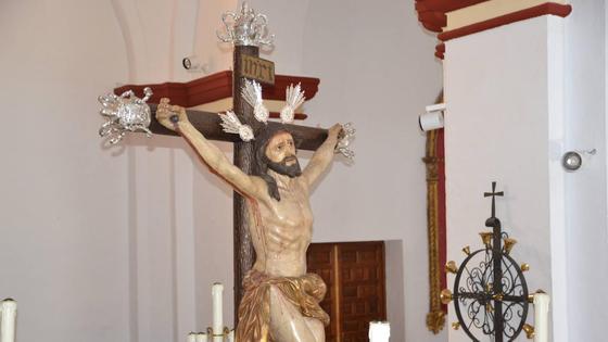 La Cofradía del Cristo abre la ofrenda de alimentos de la novena