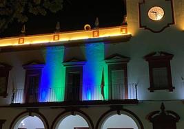 Iluminación en verde y azul por el Dia de la Retina.