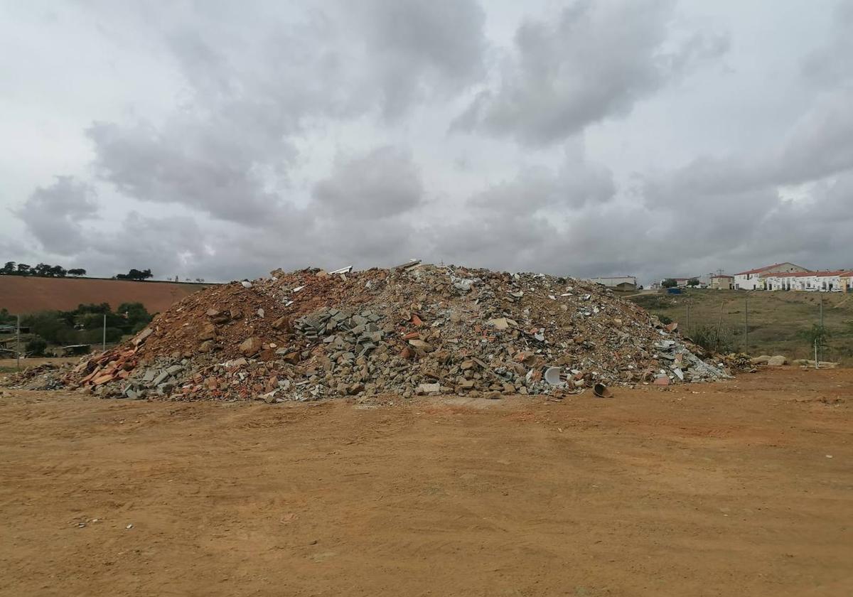 El Ayuntamiento convierte los escombros en zahorra para su aprovechamiento en obras municipales