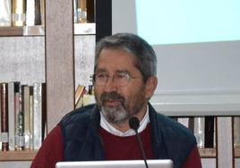 El escritor y profesor de la Uex Blas Vinagre.