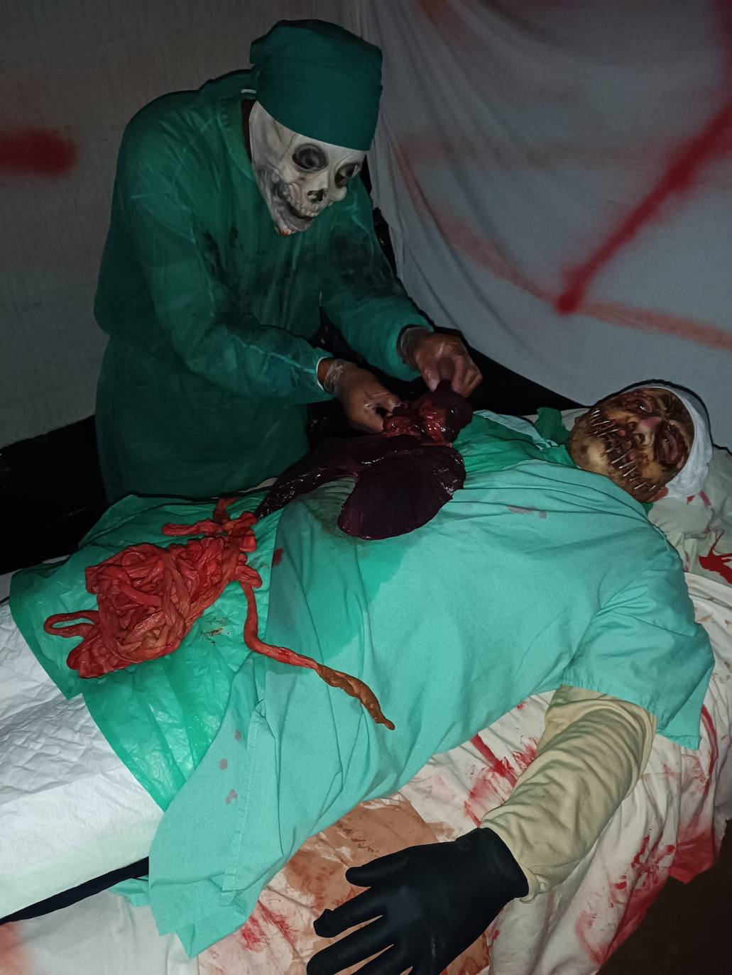 Unos 60 personajes dieron vida a un Túnel del Terror terroríficamente divertido