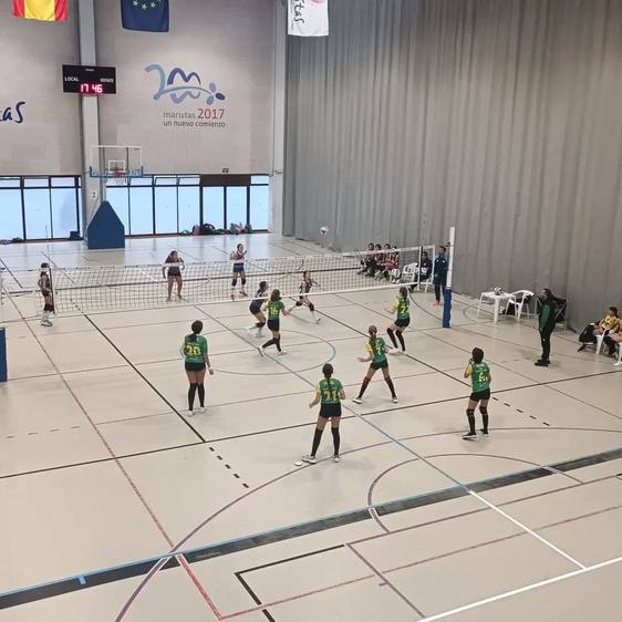 El equipo de Cadetes sigue líder de grupo en la liga de voleibol