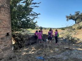 Asistentes a una ruta grupal, imagen de archivo.