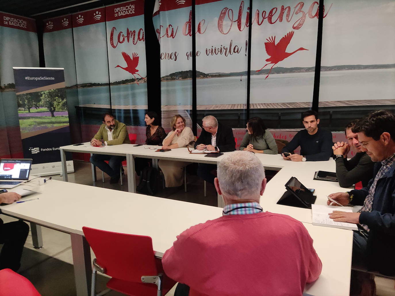 Algunos de los alcaldes asistentes a la reunión del CID de Olivenza.