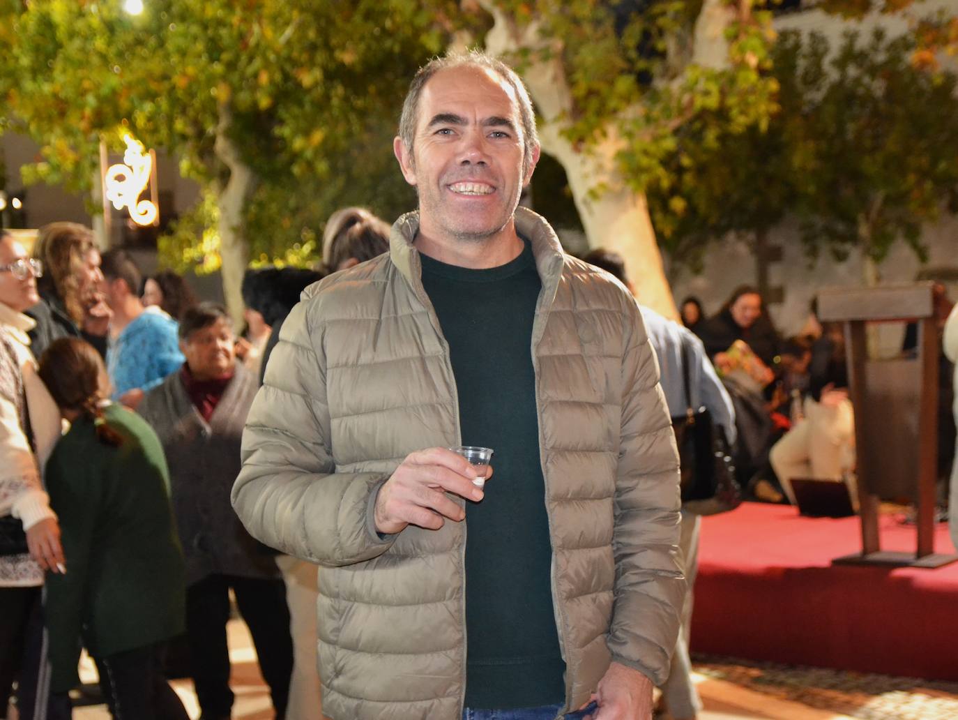 Los personajes de 'La Bella y la Bestia' protagonizaron el encendido navideño