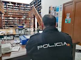 Unidad móvil desplazada a la localidad, imagen de archivo.