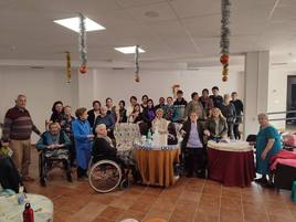 Los protagonistas del intercambio posando en la foto de familia.