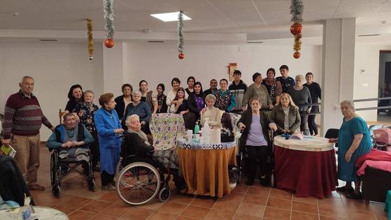 El alumnado de FPB de Peluquería y Estética del IESO San Ginés visitó a los usuarios de los Pisos Tutelados