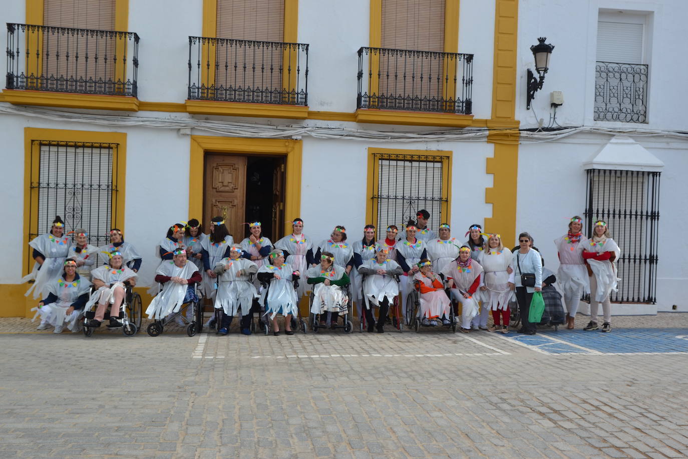 El gran desfile del carnaval acabó con un espectáculo de música y baile de las grandes comparsas