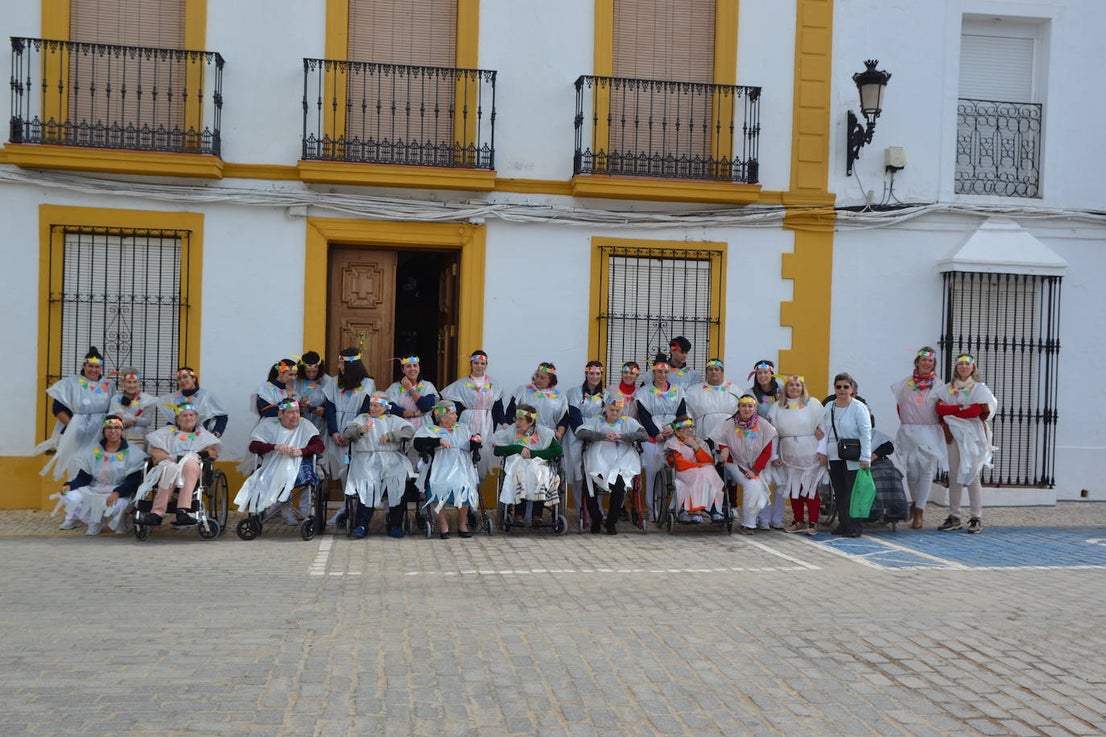 El gran desfile del carnaval acabó con un espectáculo de música y baile de las grandes comparsas