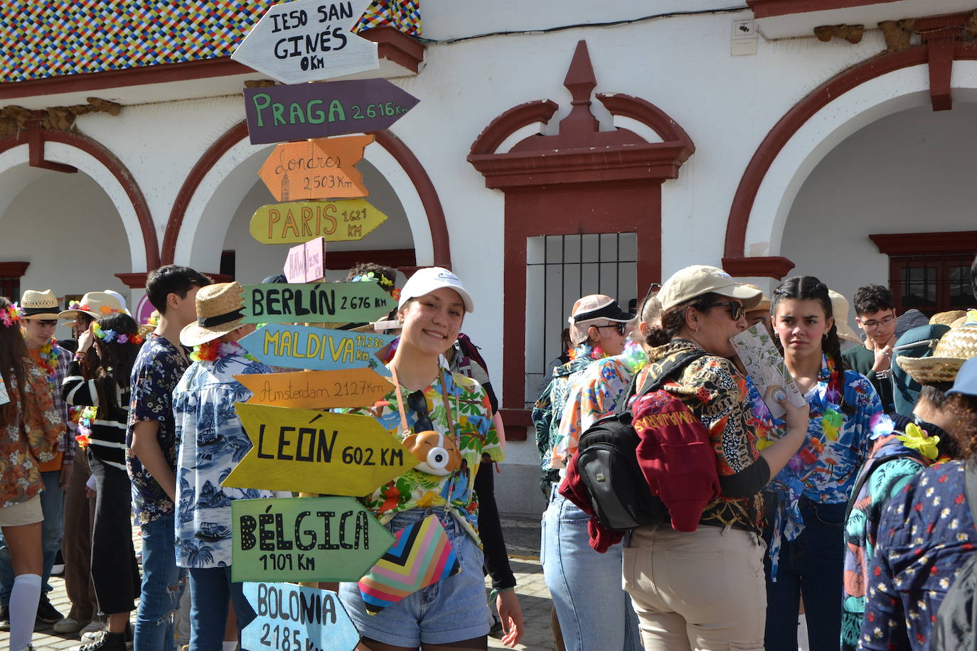 El gran desfile del carnaval acabó con un espectáculo de música y baile de las grandes comparsas