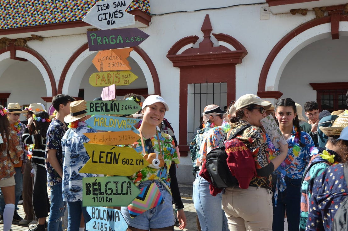 El gran desfile del carnaval acabó con un espectáculo de música y baile de las grandes comparsas