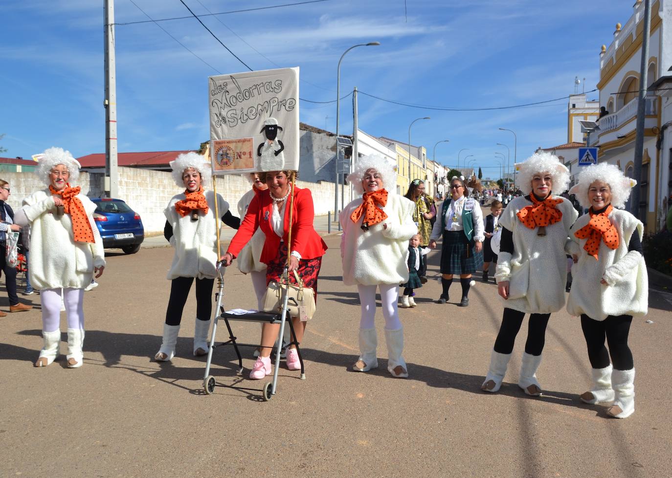 El gran desfile del carnaval acabó con un espectáculo de música y baile de las grandes comparsas