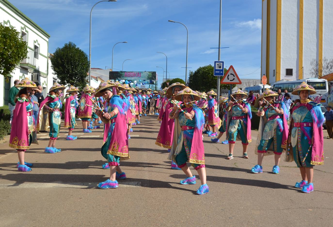 El gran desfile del carnaval acabó con un espectáculo de música y baile de las grandes comparsas