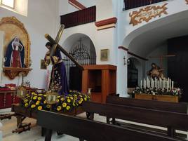 Las imagenes están dispuestas para procesionar, si la lluvia lo permite.