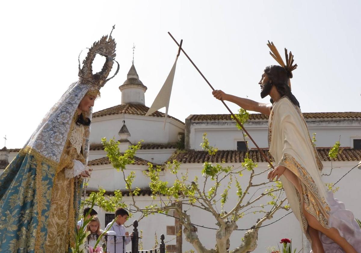 El encuentro entre la Virgen y el Resucitado puso fin a una Semana Santa marcada por la lluvia