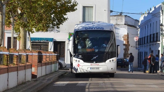 El autobús de línea Damas recupera la plaza de España como punto de salida y llegada
