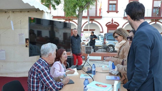 Luz Milagros Moreno presentó su libro de manera amena y musical