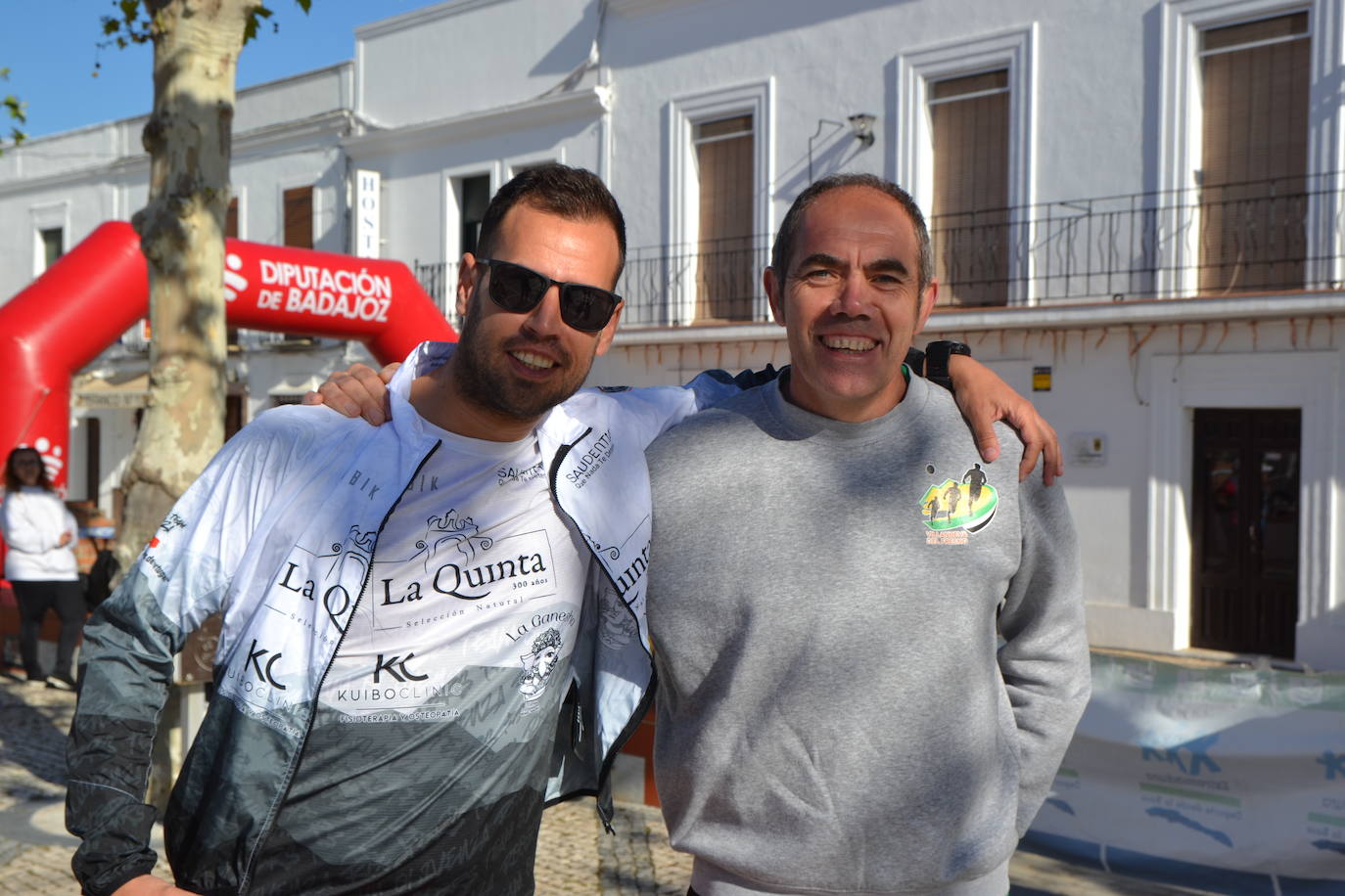 La localidad entregó 1.000 euros a Feder del VIII Trail Rayano Solidario en el que hubo más de 300 deportistas