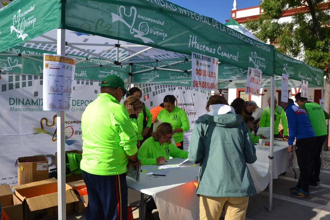 La localidad entregó 1.000 euros a Feder del VIII Trail Rayano Solidario en el que hubo más de 300 deportistas