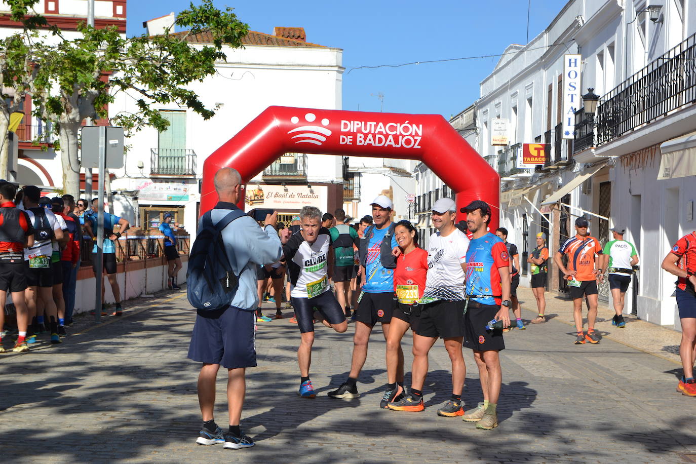 La localidad entregó 1.000 euros a Feder del VIII Trail Rayano Solidario en el que hubo más de 300 deportistas