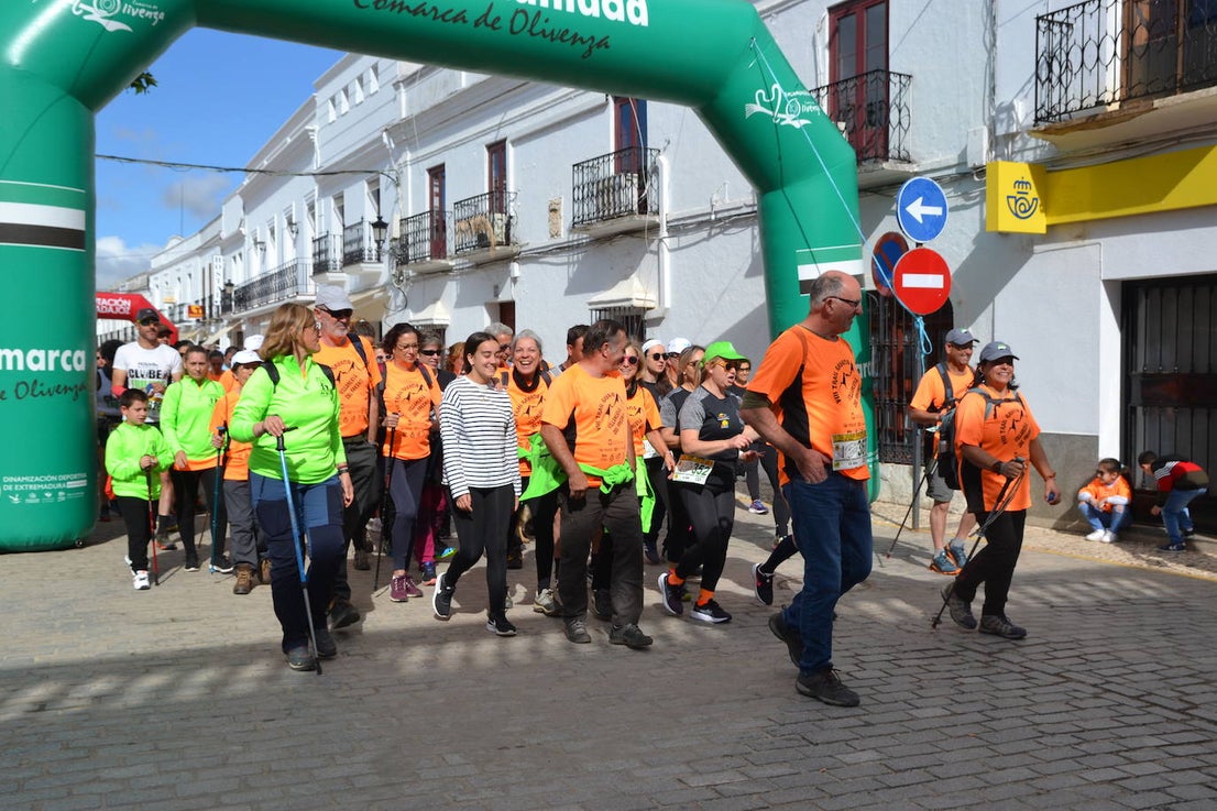 La localidad entregó 1.000 euros a Feder del VIII Trail Rayano Solidario en el que hubo más de 300 deportistas