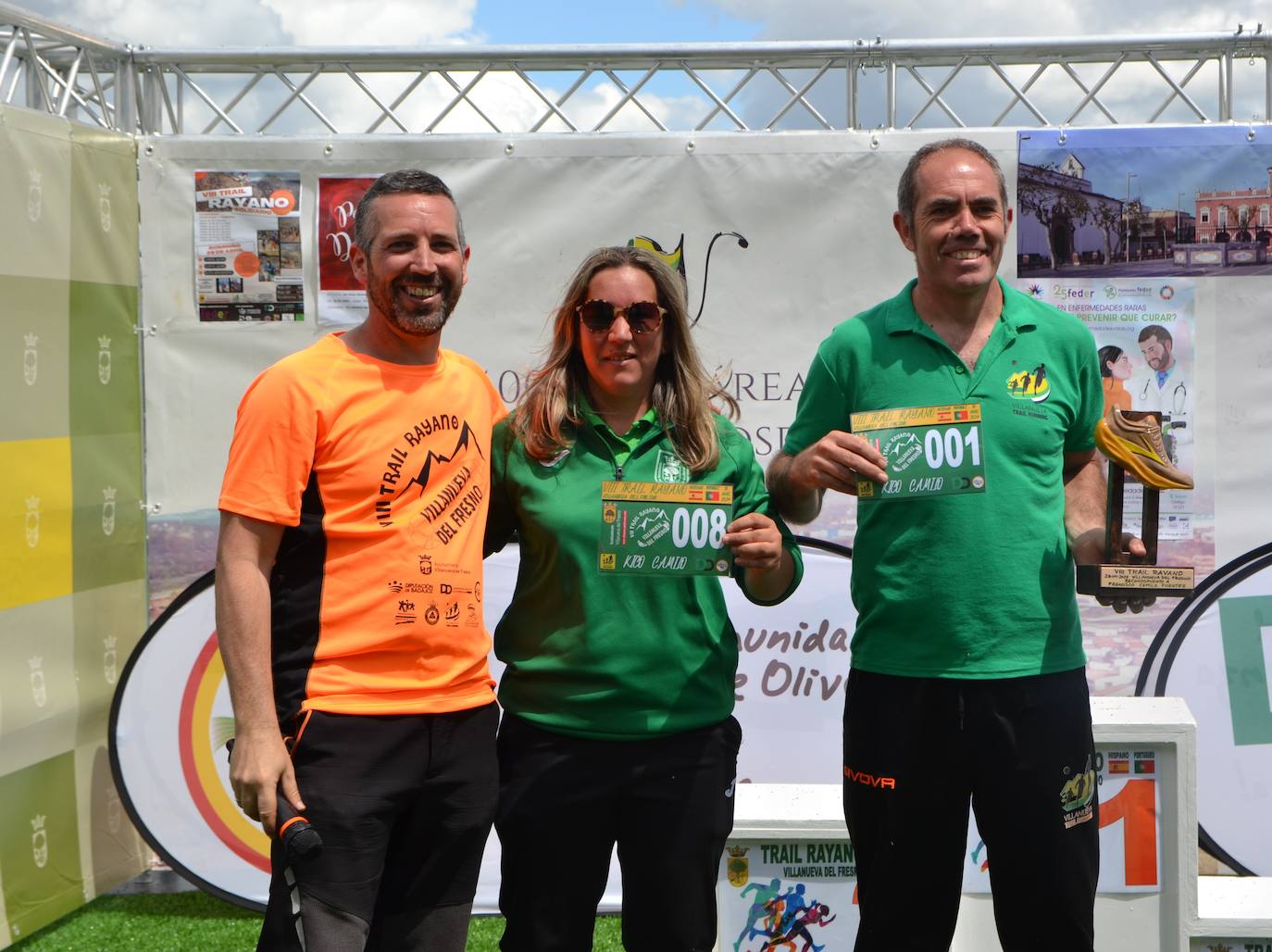 La localidad entregó 1.000 euros a Feder del VIII Trail Rayano Solidario en el que hubo más de 300 deportistas