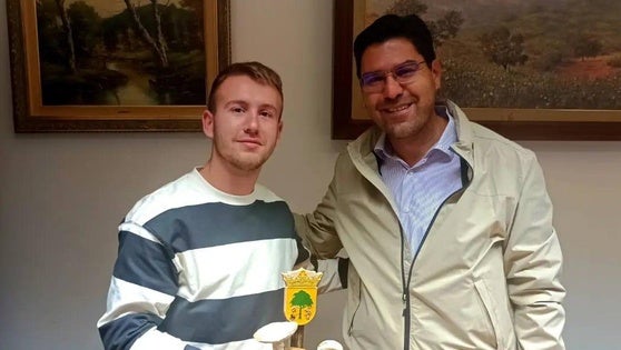El alcalde recibe al militar Leandro Cutilla, recién llegado de la misión del Líbano