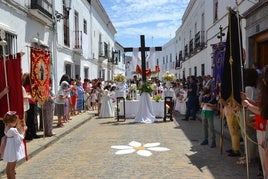 Parada ante uno de los altares del Coprus de 2023.
