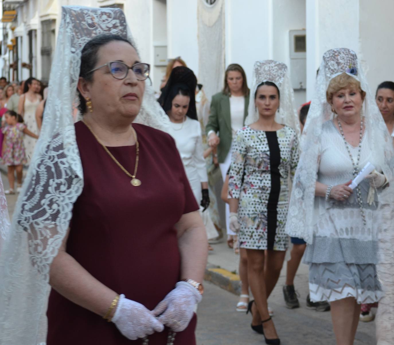 16 niños y niñas de Primera Comunión acompañaron al Cuerpo de Cristo