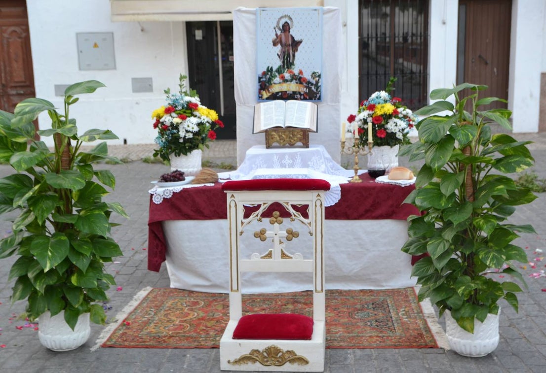 16 niños y niñas de Primera Comunión acompañaron al Cuerpo de Cristo