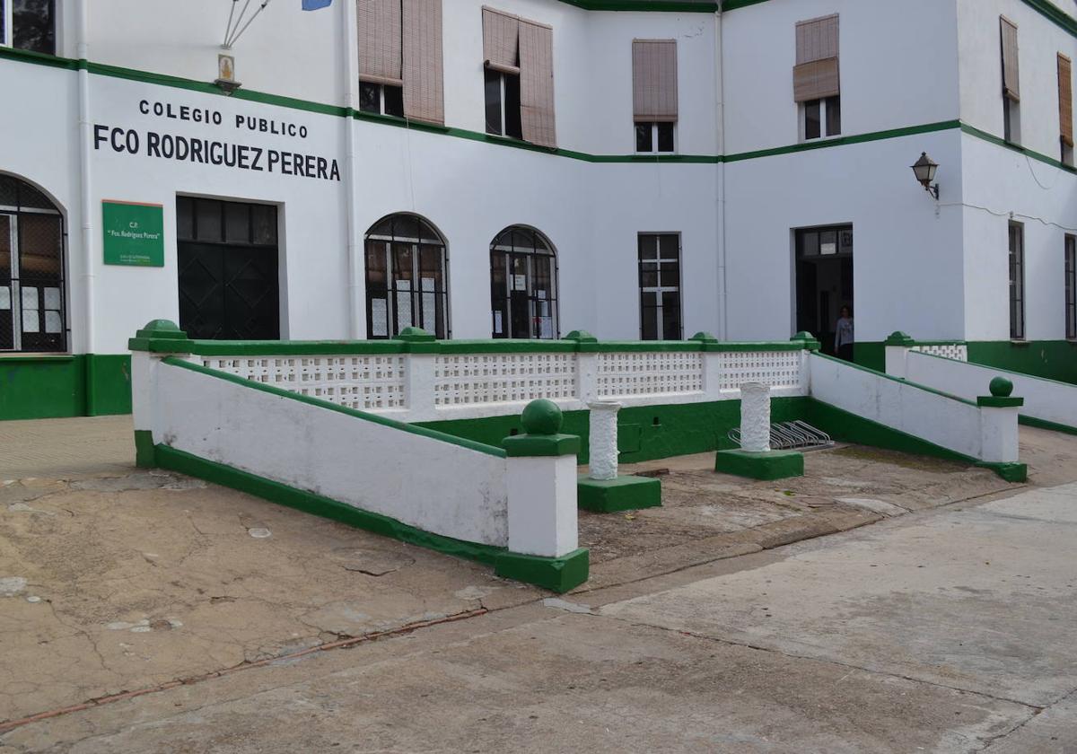 CEIP Francisco Rodríguez Perera, patio en el que se forman charcos.