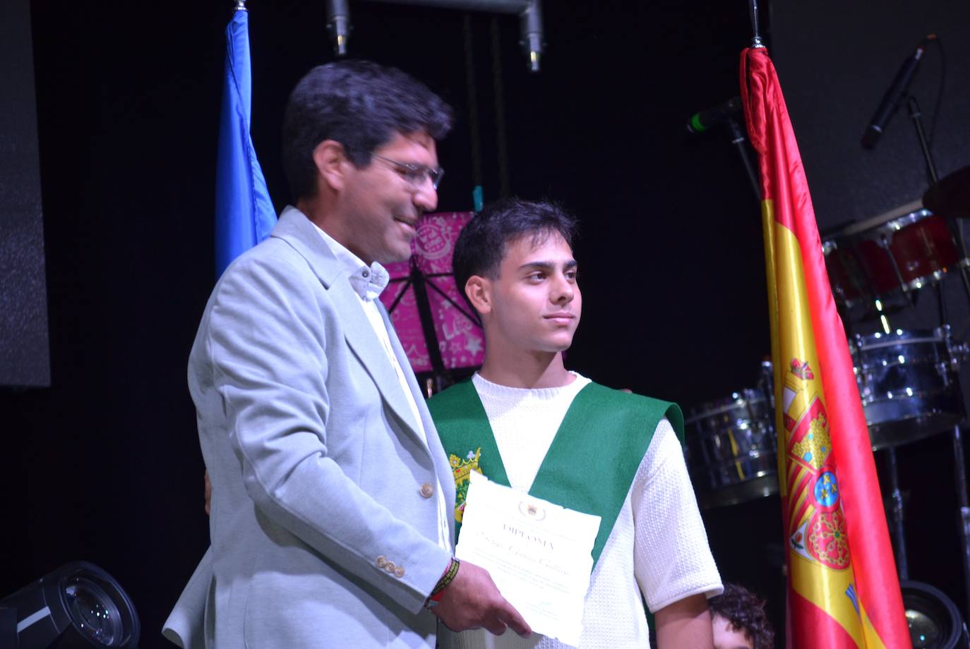 Cuatro estudiantes fueron premiados con las Becas a la Excelencia Académica