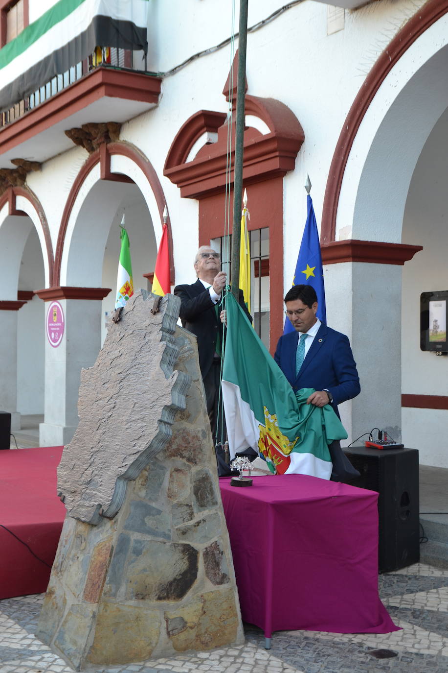 Marcelo Cruz, emocionado y feliz, recibió la Encina de Plata