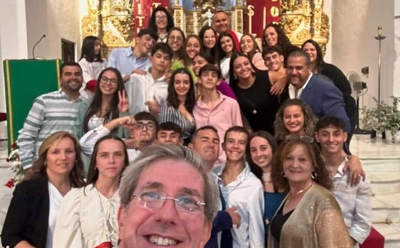 El Vicario Episcopal José Ignacio Pérez confirmó a 14 jóvenes entre las parroquias de Villanueva y Valencita
